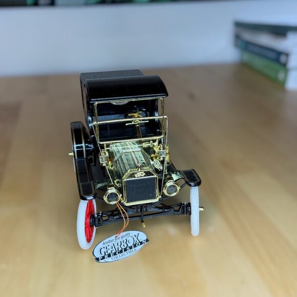 Collectible GearBoxTexaco 1913 Ford Model T Delivery Truck - Picture 11 of 16